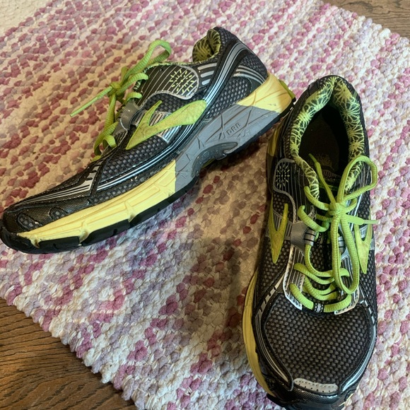 brooks ravenna size 9